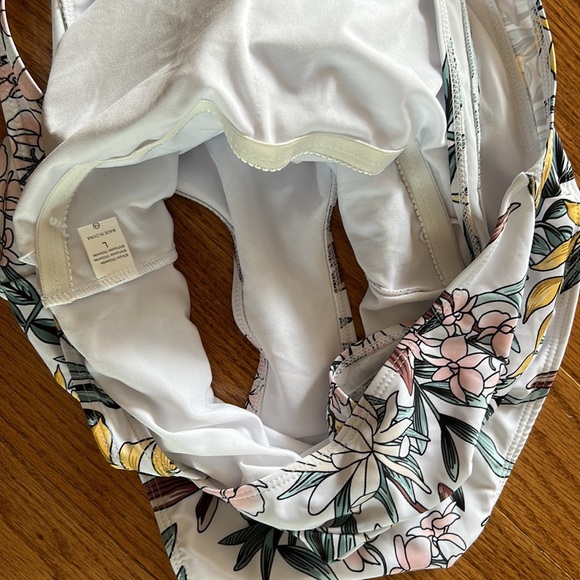 One Piece Bathing Suit! Size Large! Never Worn Before! - Picture 5 of 6